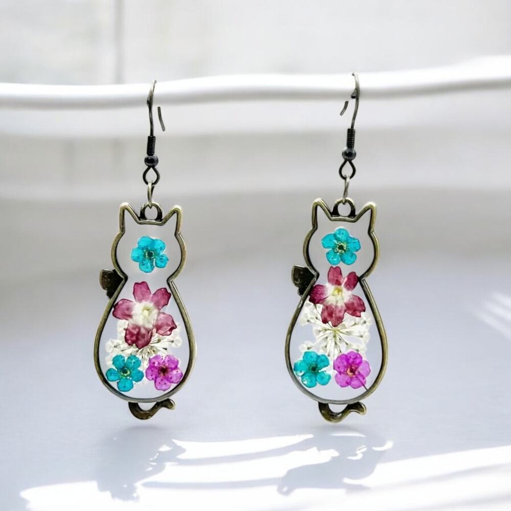 Antique Bronze Dried Flower Cat Earrings – Boho Vintage Mosaic Floral Design